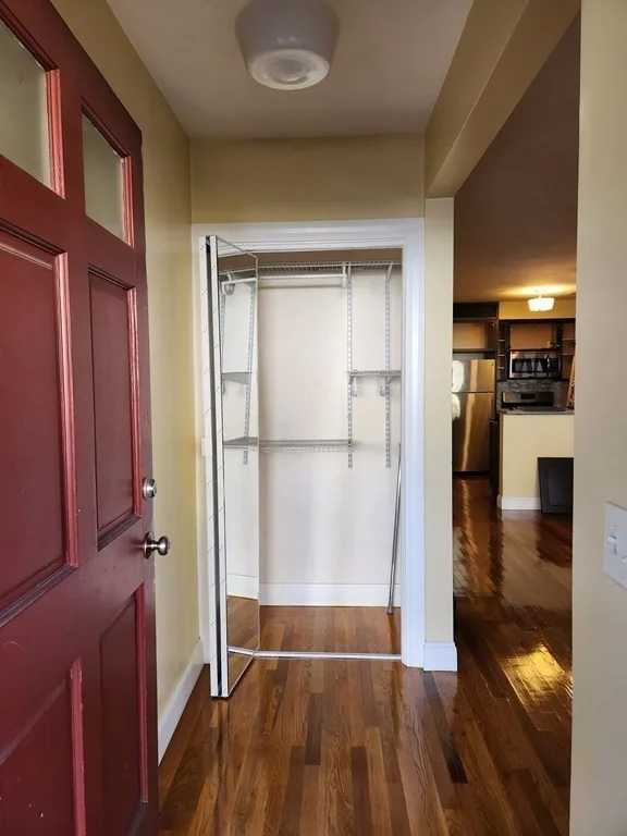 3 bed, 1 bath apartment for rent at 4 6 Sunnyside St Unit 1, Hyde Park — photo 3 of 24