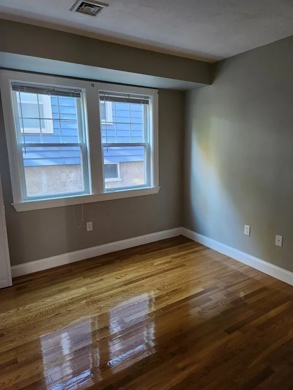 3 bed, 1 bath apartment for rent at 4 6 Sunnyside St Unit 1, Hyde Park — photo 15 of 24