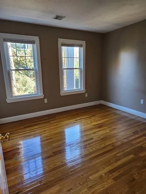 3 bed, 1 bath apartment for rent at 4-6 Sunnyside St Unit 3, Hyde Park — photo 10 of 18