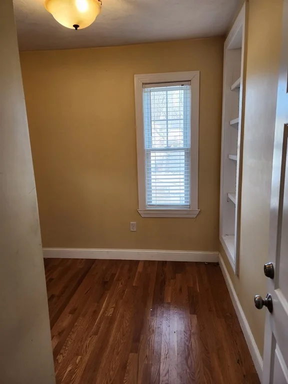 3 bed, 1 bath apartment for rent at 4-6 Sunnyside St Unit 3, Hyde Park — photo 8 of 18