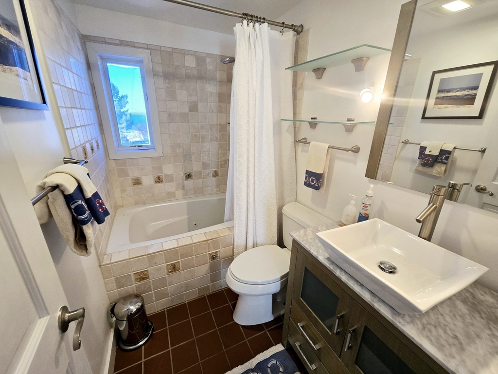 3 bed, 1 bath apartment for rent at 4 79th St Unit SHORT, Plum Island — photo 15 of 20