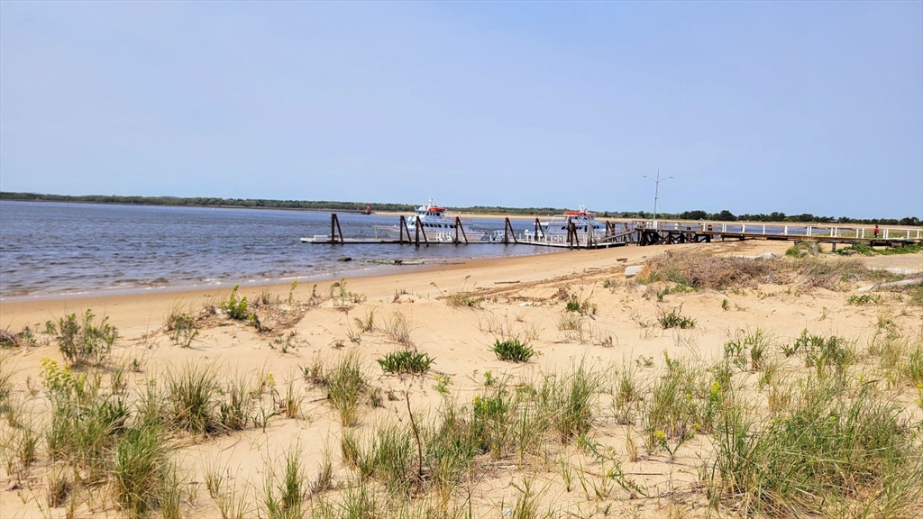 3 bed, 1 bath apartment for rent at 4 79th St Unit SHORT, Plum Island — photo 19 of 20