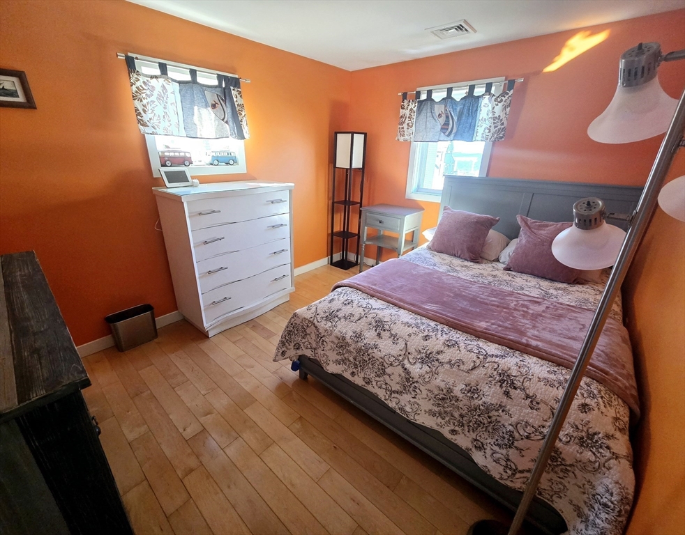 3 bed, 1 bath apartment for rent at 4 79th St Unit SHORT, Plum Island — photo 12 of 20
