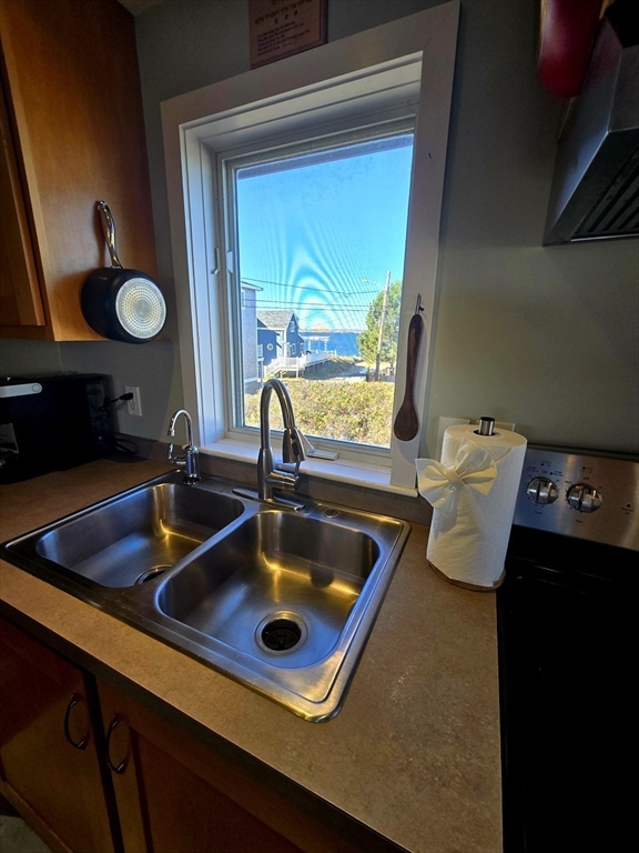3 bed, 1 bath apartment for rent at 4 79th St Unit SHORT, Plum Island — photo 9 of 20