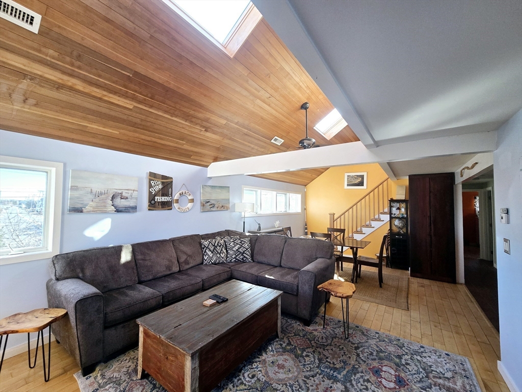 3 bed, 1 bath apartment for rent at 4 79th St Unit SHORT, Plum Island — photo 5 of 20