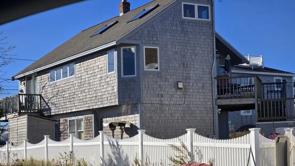 3 bed, 1 bath apartment for rent at 4 79th St Unit WINTER, Plum Island — photo 1 of 20