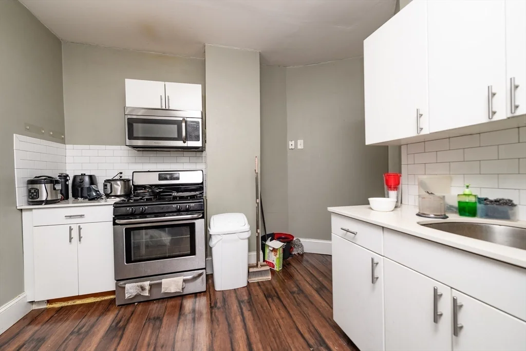 2 bed, 1 bath apartment for rent at 4-A Weld Ave Unit 1, Jamaica Plain — photo 7 of 8