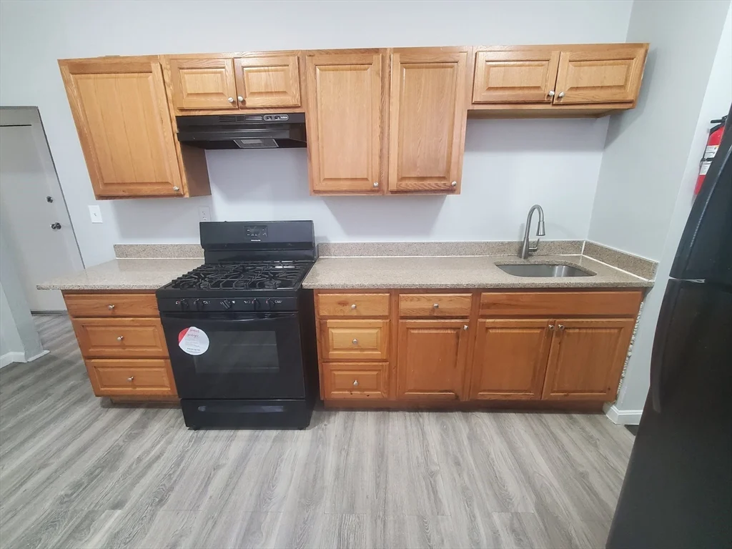 3 bed, 1 bath apartment for rent at 4 Abbotsford Unit 7, Dorchester — photo 3 of 16