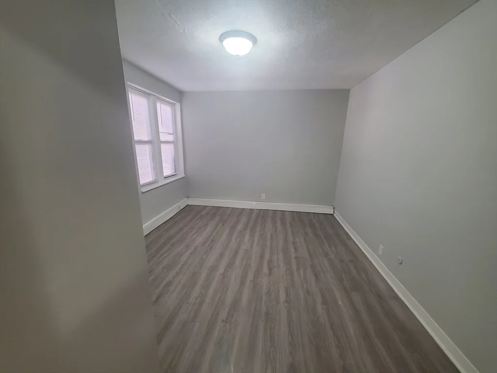 3 bed, 1 bath apartment for rent at 4 Abbotsford Unit 7, Dorchester — photo 9 of 16