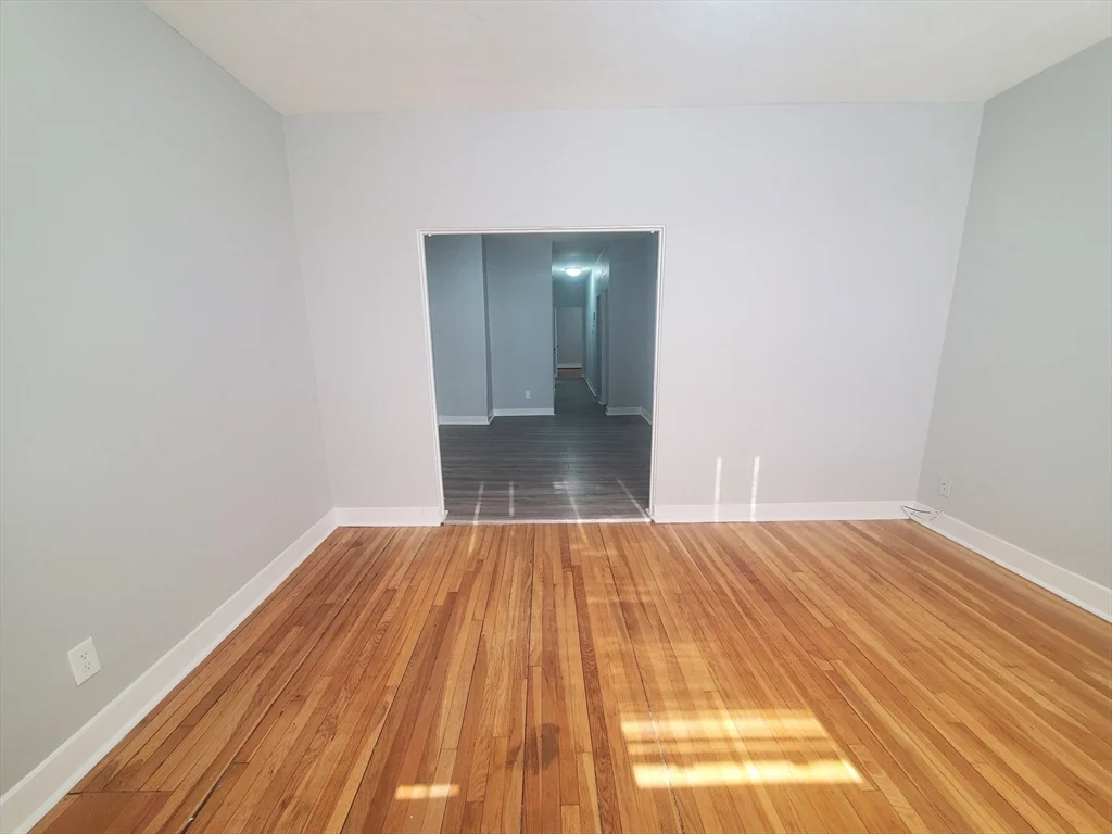 3 bed, 1 bath apartment for rent at 4 Abbotsford Unit 7, Dorchester — photo 4 of 16