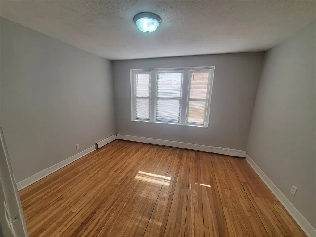 3 bed, 1 bath apartment for rent at 4 Abbotsford Unit 7, Dorchester — photo 12 of 16