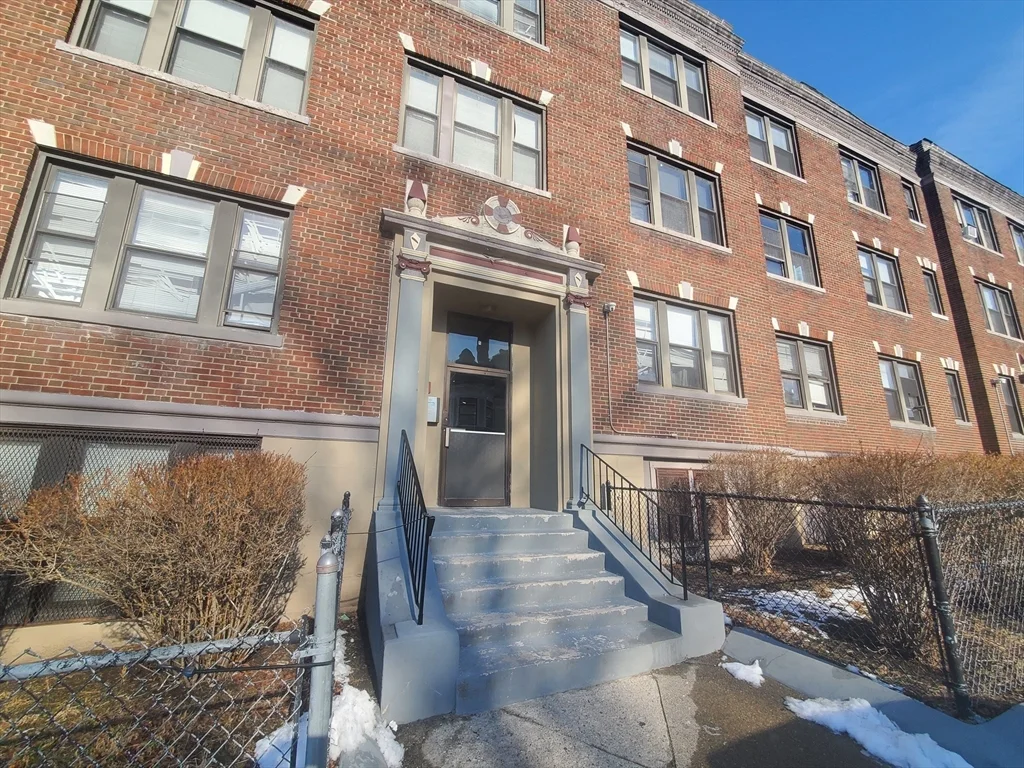 3 bed, 1 bath apartment for rent at 4 Abbotsford Unit 7, Dorchester — photo 14 of 16