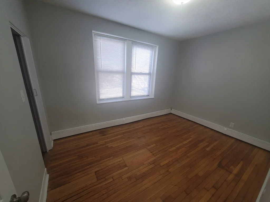 3 bed, 1 bath apartment for rent at 4 Abbotsford Unit 7, Dorchester — photo 6 of 16
