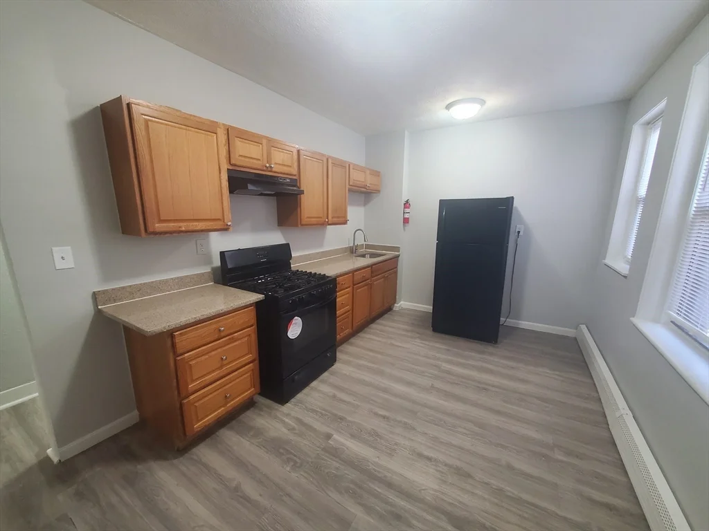 3 bed, 1 bath apartment for rent at 4 Abbotsford Unit 7, Dorchester — photo 1 of 16