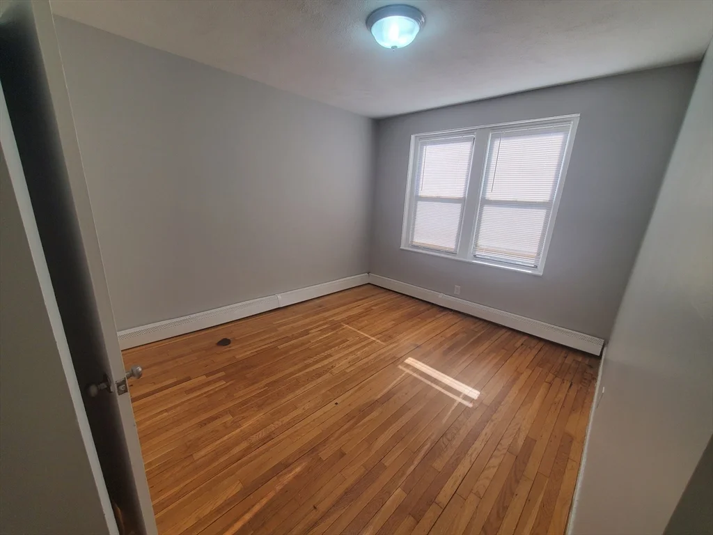 3 bed, 1 bath apartment for rent at 4 Abbotsford Unit 7, Dorchester — photo 10 of 16