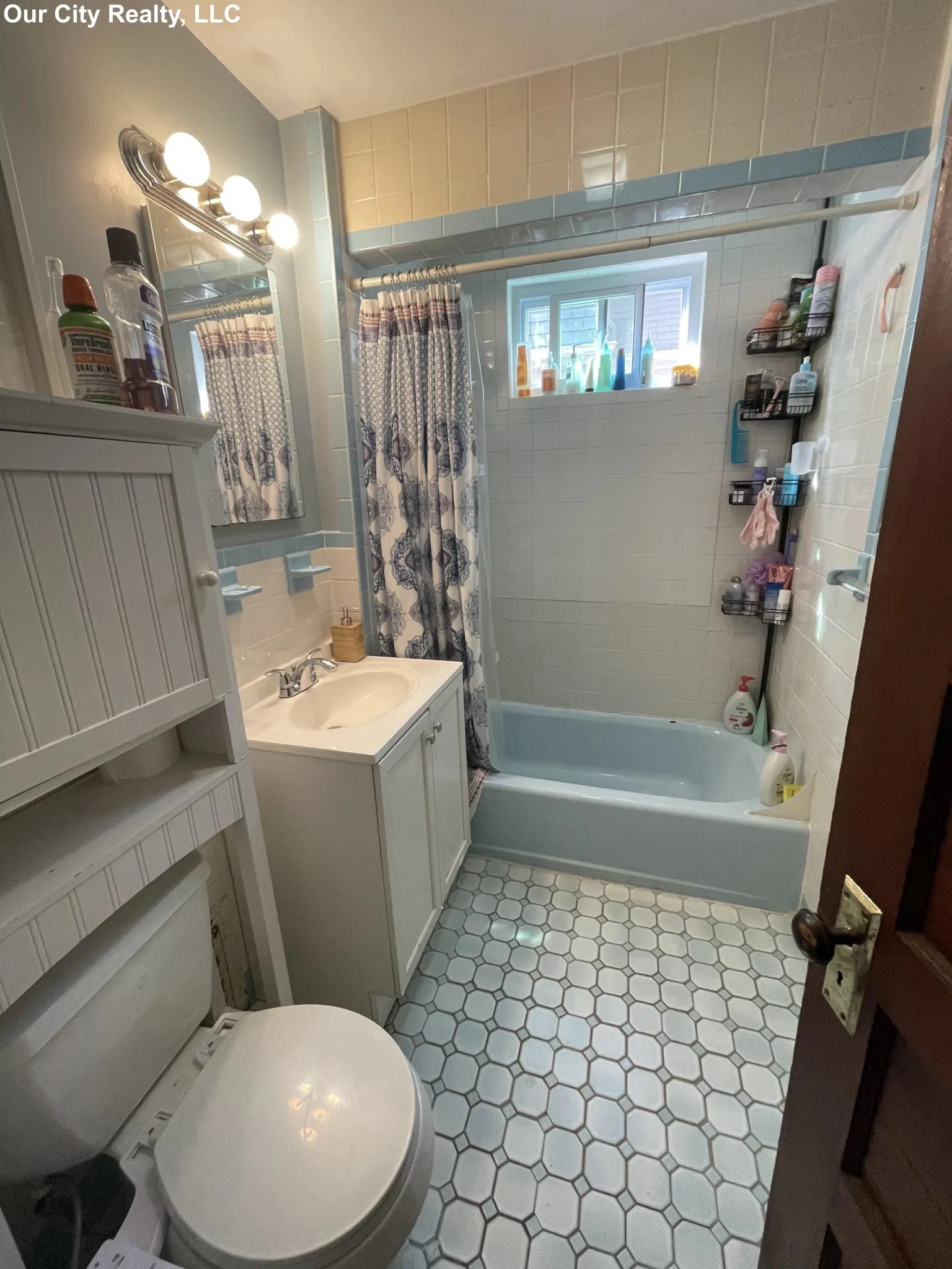 3 bed, 1 bath apartment for rent at 4 Aberdeen Rd Unit 2, Powder House Square — photo 10 of 20