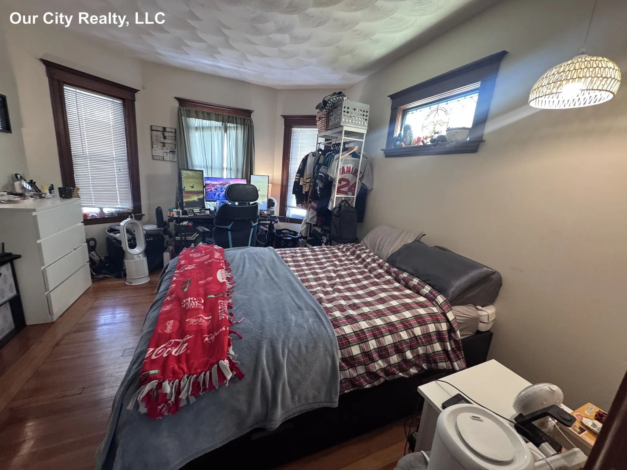 3 bed, 1 bath apartment for rent at 4 Aberdeen Rd Unit 2, Powder House Square — photo 5 of 20