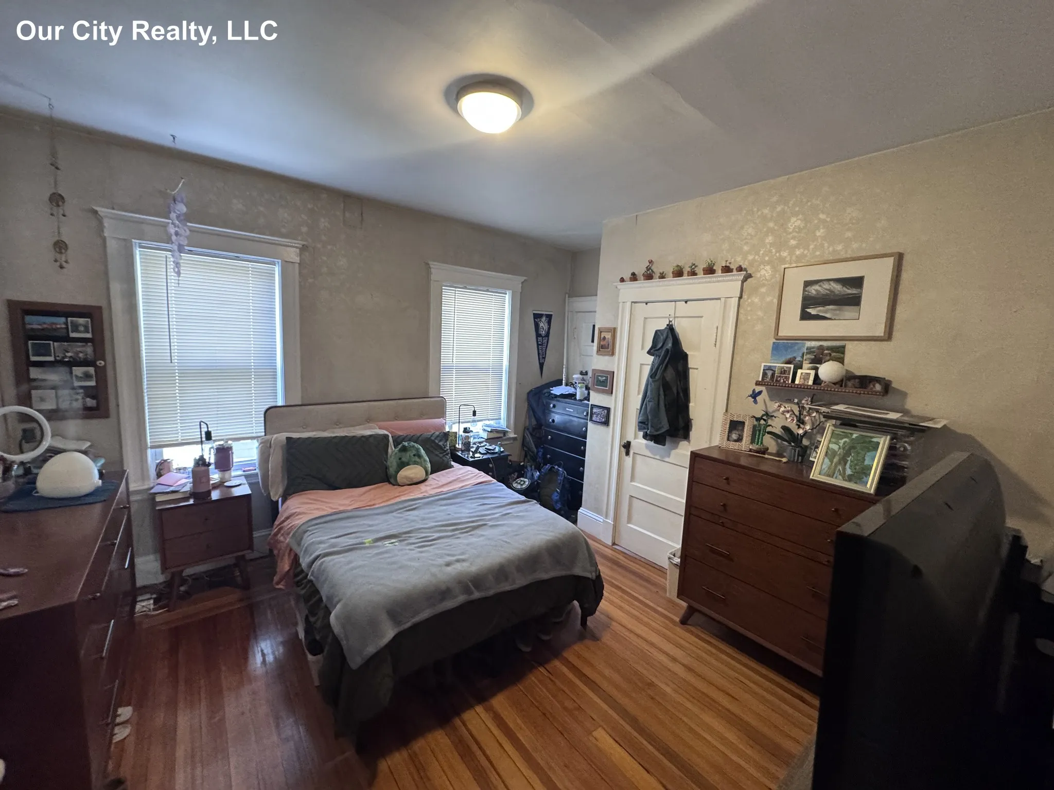 3 bed, 1 bath apartment for rent at 4 Aberdeen Rd Unit 2, Powder House Square — photo 3 of 20