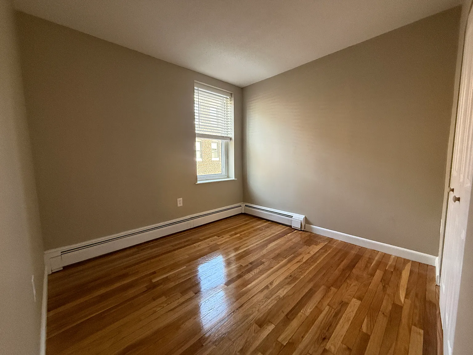 3 bed, 1 bath apartment for rent at 4 Albemarle Ct Unit C, Back Bay — photo 9 of 11