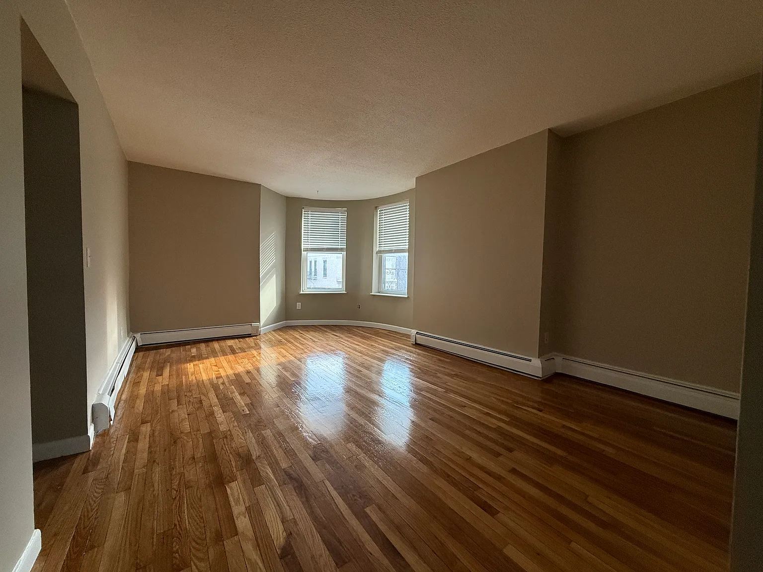 3 bed, 1 bath apartment for rent at 4 Albemarle Ct Unit C, Back Bay — photo 1 of 11
