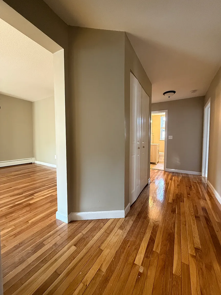 3 bed, 1 bath apartment for rent at 4 Albemarle Ct Unit C, Back Bay — photo 6 of 11