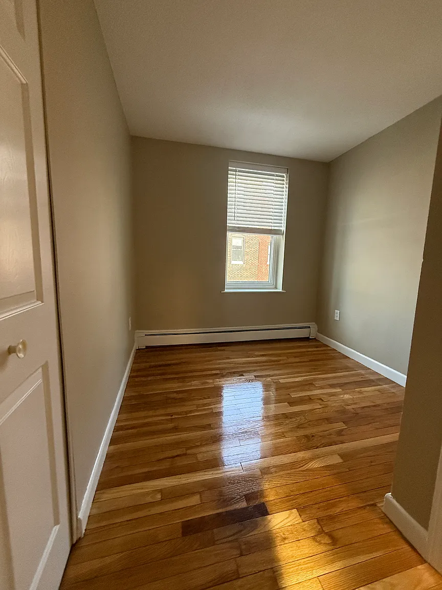 3 bed, 1 bath apartment for rent at 4 Albemarle Ct Unit C, Back Bay — photo 10 of 11