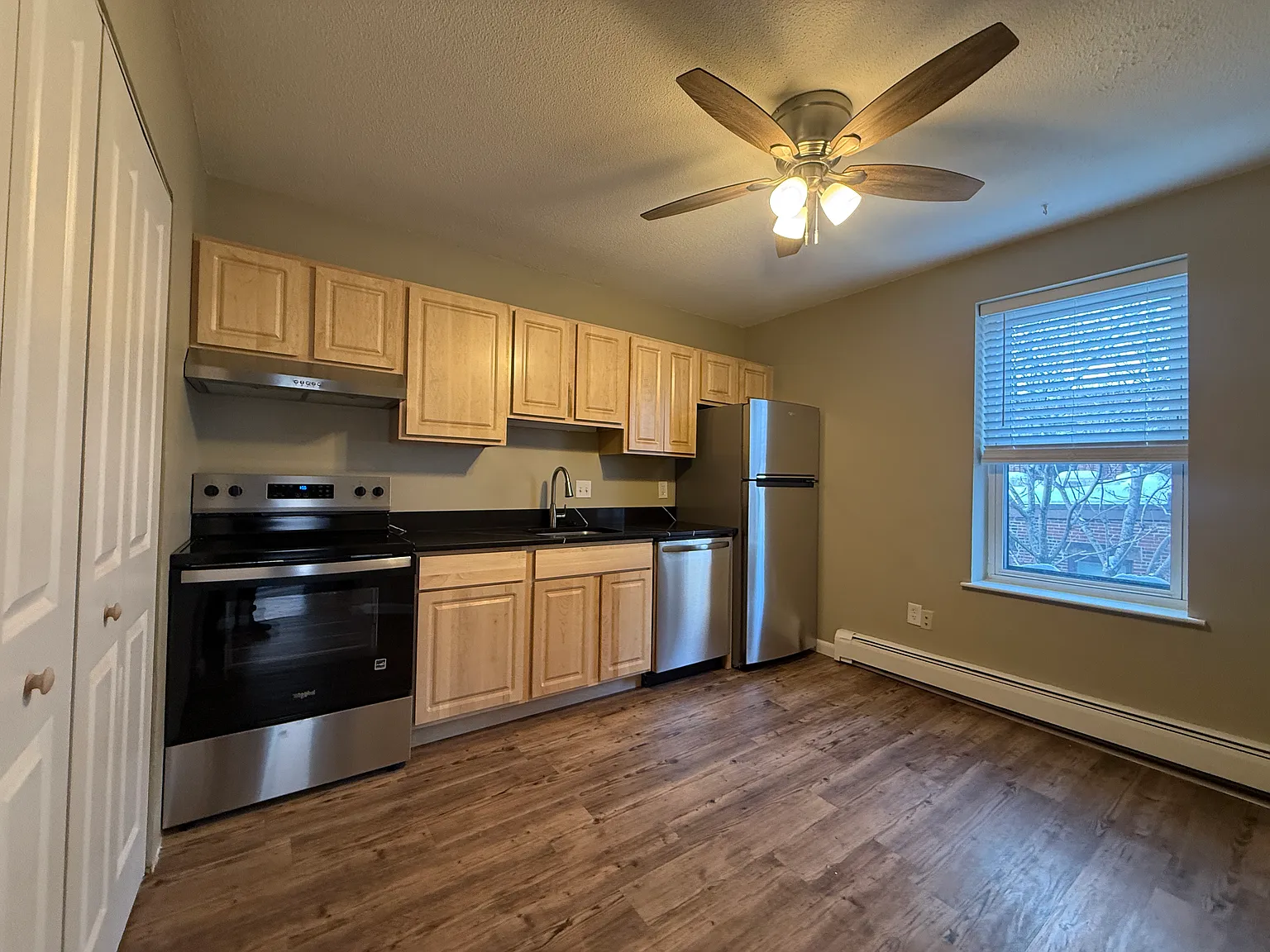 3 bed, 1 bath apartment for rent at 4 Albemarle Ct Unit C, Back Bay — photo 2 of 11