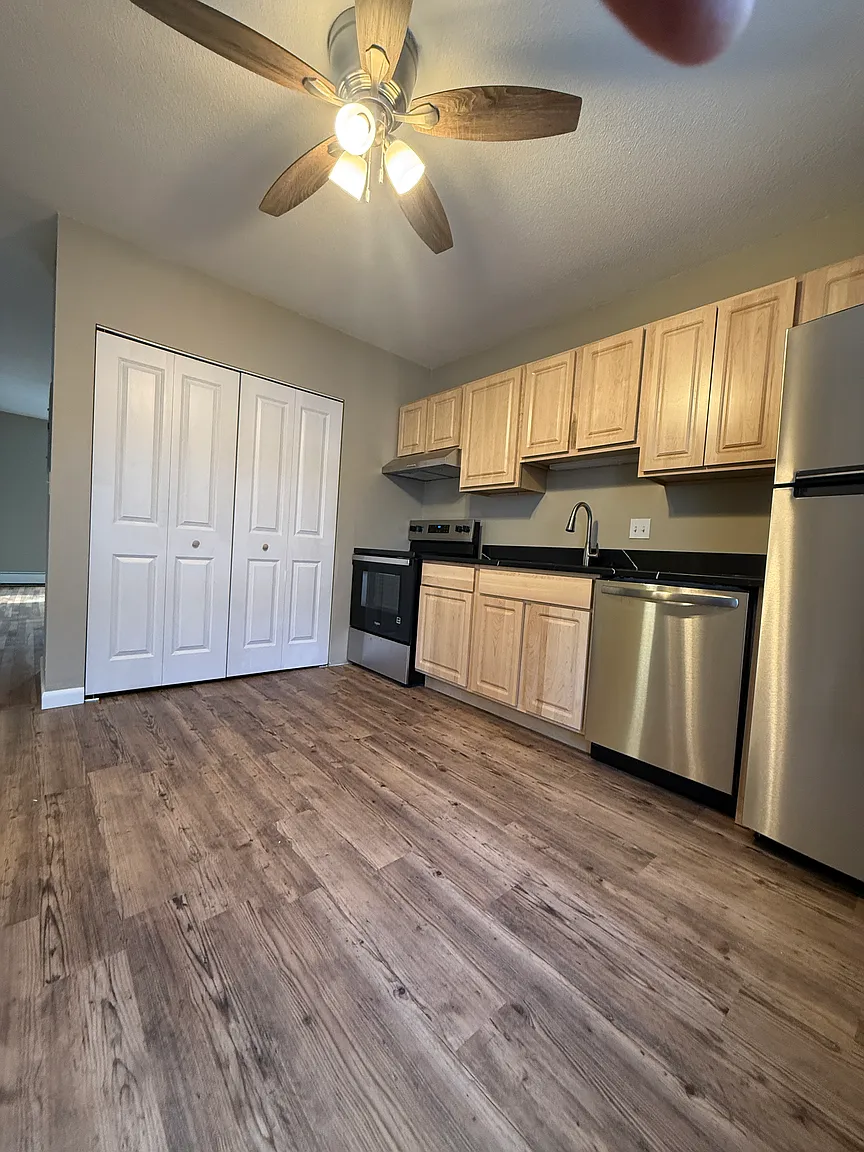 3 bed, 1 bath apartment for rent at 4 Albemarle Ct Unit C, Back Bay — photo 4 of 11