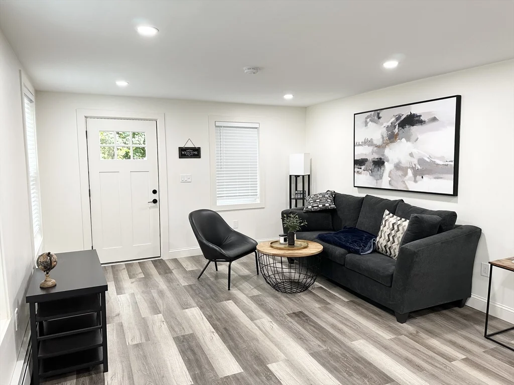 2 bed, 1 bath apartment for rent at 4 Allen St Unit 1, Shawsheen Village — photo 5 of 9