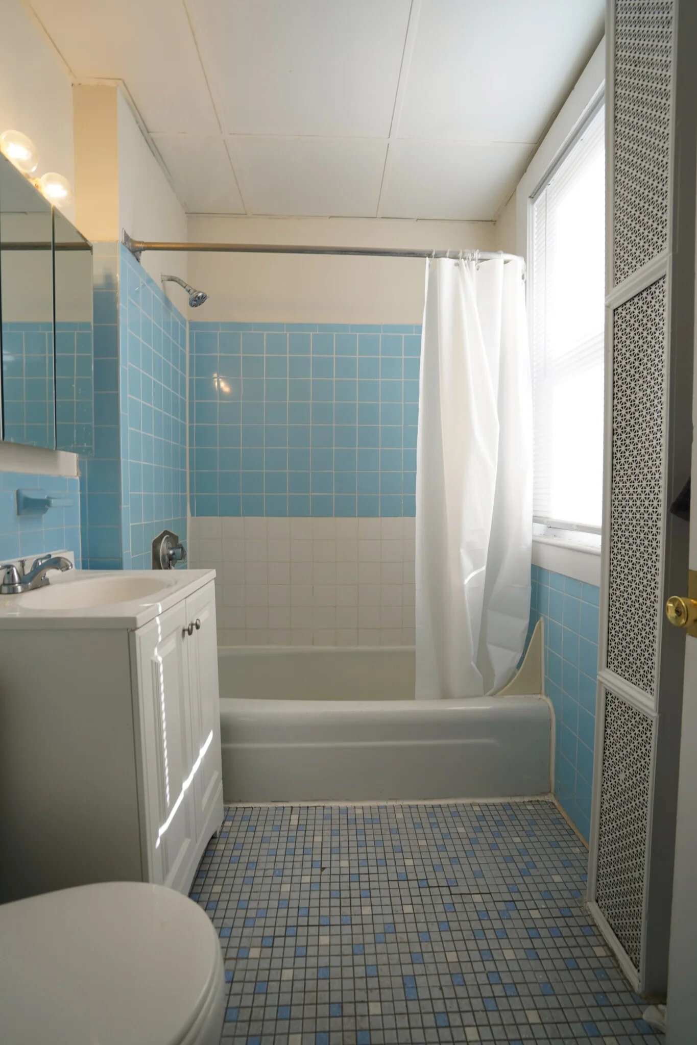 4 bed, 2 bath apartment for rent at 4 Ashford Ct Unit 3, Allston — photo 10 of 17