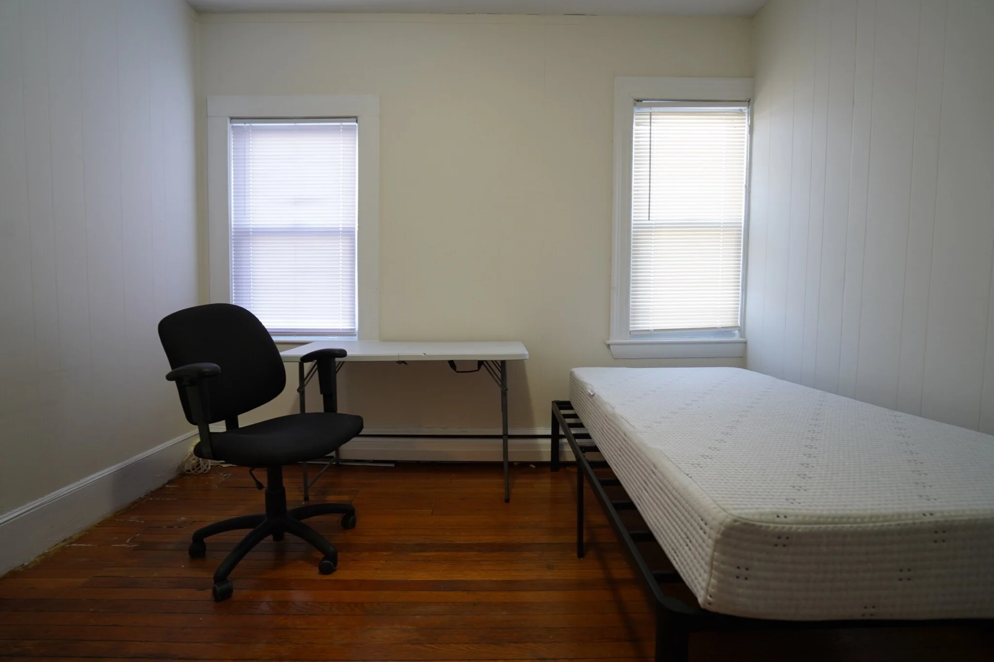 4 bed, 2 bath apartment for rent at 4 Ashford Ct Unit 3, Allston — photo 5 of 17