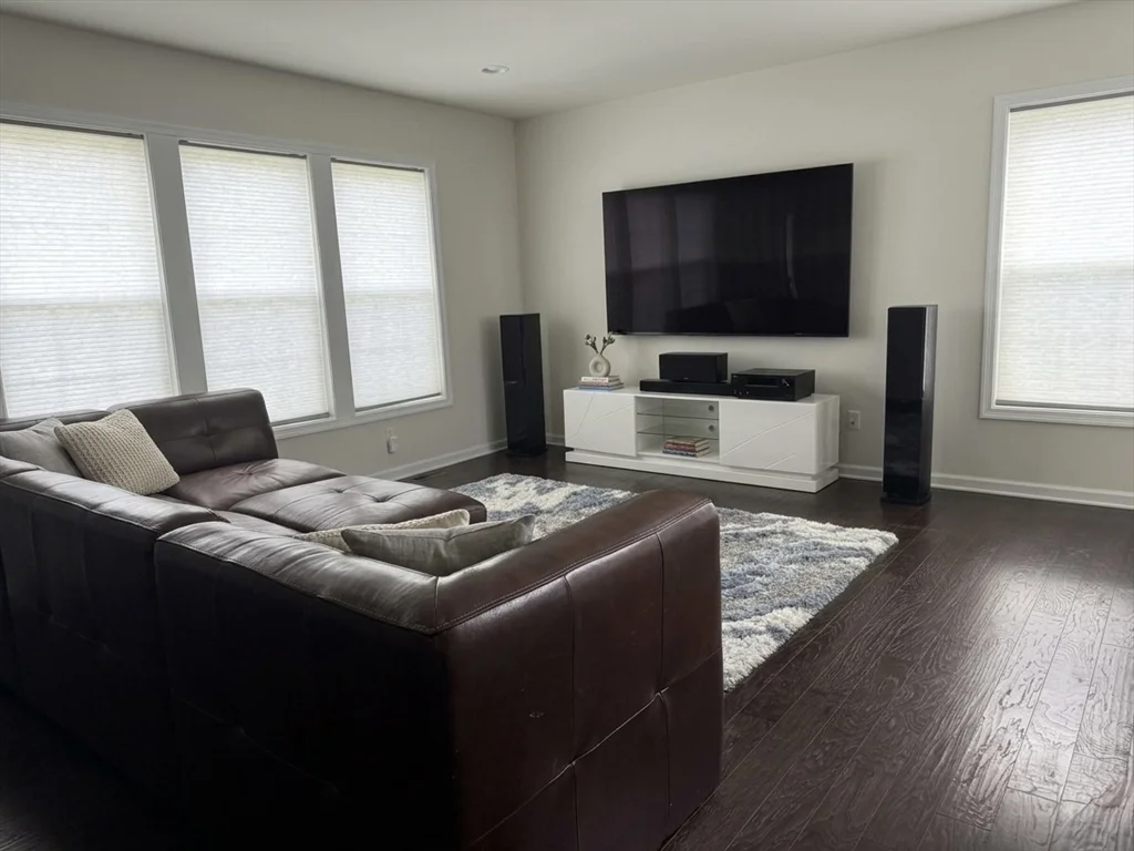 3 bed, 2 bath apartment for rent at 4 Aspen Way, Hopkinton — photo 3 of 25