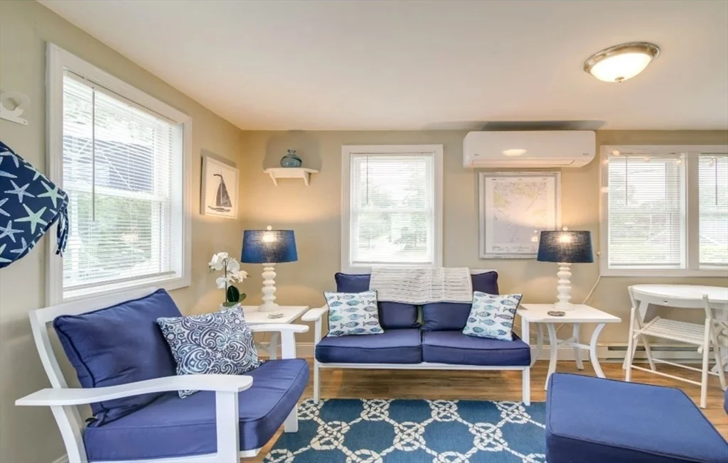 3 bed, 1 bath apartment for rent at 4 Atlantic Ave, Wareham — photo 4 of 25