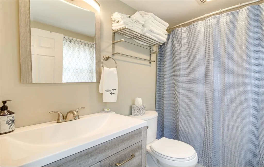 3 bed, 1 bath apartment for rent at 4 Atlantic Ave, Wareham — photo 19 of 25
