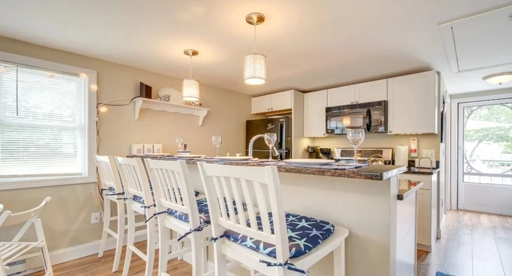 3 bed, 1 bath apartment for rent at 4 Atlantic Ave, Wareham — photo 6 of 25