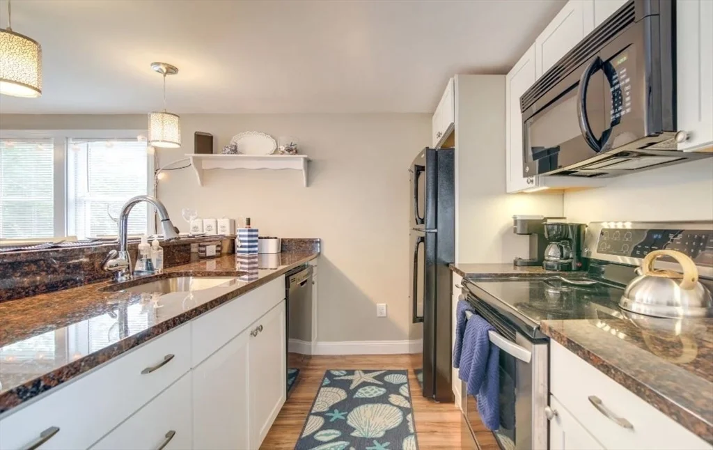 3 bed, 1 bath apartment for rent at 4 Atlantic Ave, Wareham — photo 8 of 25
