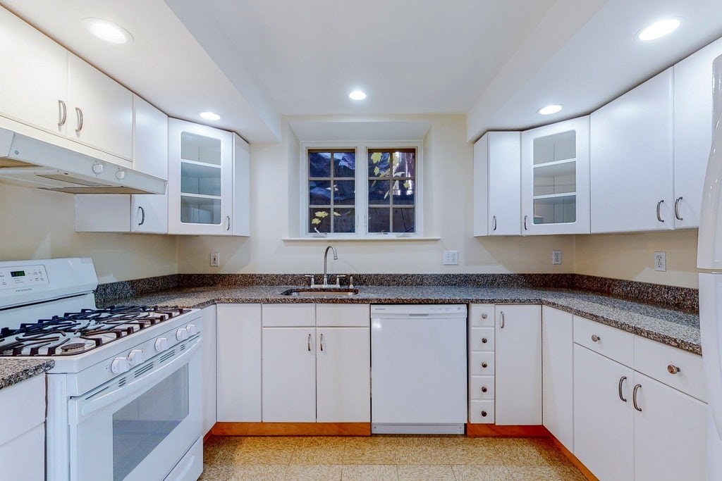 2 bed, 1 bath apartment for rent at 4 Auburn St Unit B, Coolidge Corner — photo 5 of 8