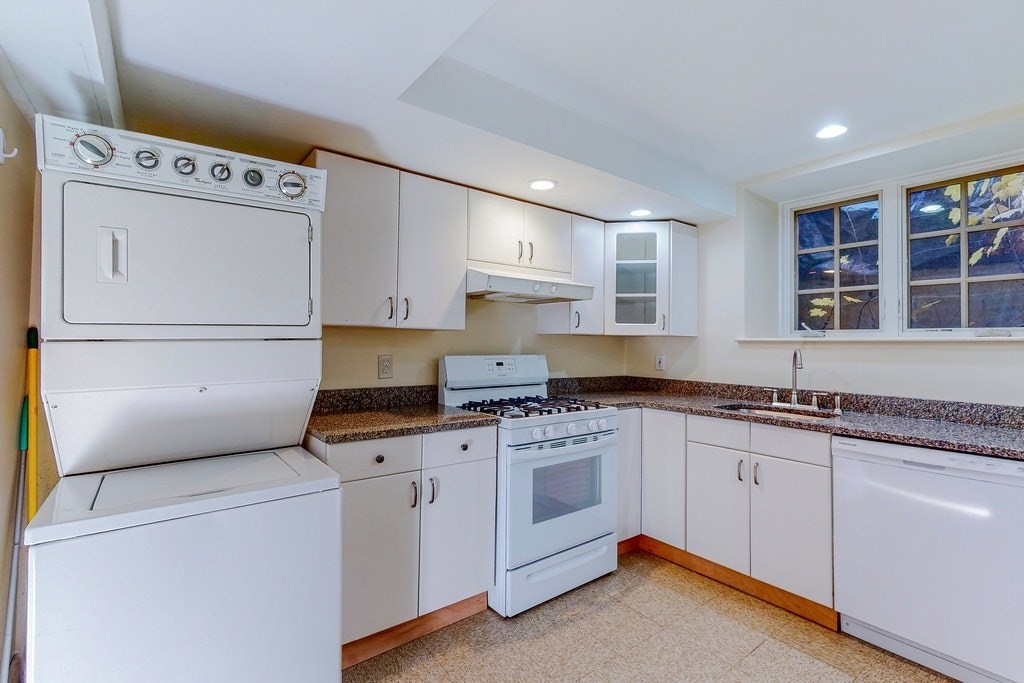 2 bed, 1 bath apartment for rent at 4 Auburn St Unit B, Coolidge Corner — photo 6 of 8