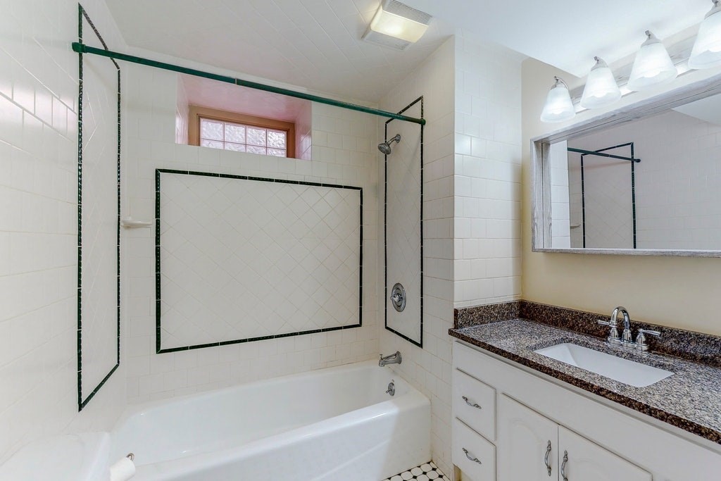 2 bed, 1 bath apartment for rent at 4 Auburn St Unit B, Coolidge Corner — photo 7 of 8