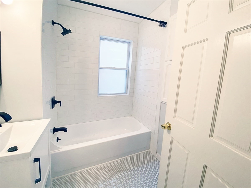 2 bed, 1 bath apartment for rent at 4 Banks St Unit 1, Davis Square — photo 15 of 22
