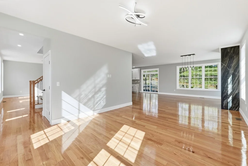 4 bed, 2 bath apartment for rent at 4 Barrows Rd, Worcester — photo 8 of 26