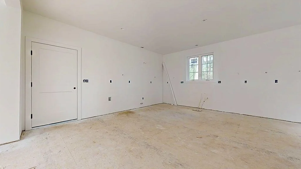 4 bed, 2 bath apartment for rent at 4 Barrows Rd, Worcester — photo 11 of 26