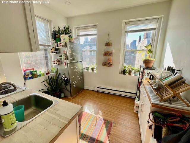 2 bed, 1 bath apartment for rent at 4 Battery St Unit 8, North End