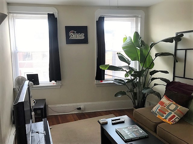 1 bed, 1 bath apartment for rent at 4 Battery St Unit 9, North End