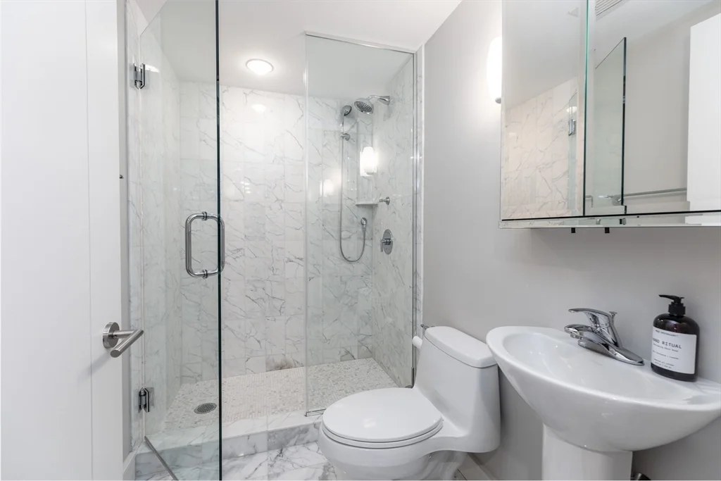 1 bed, 2 bath apartment for rent at 4 Battery Wharf Unit 4301, North End — photo 15 of 25