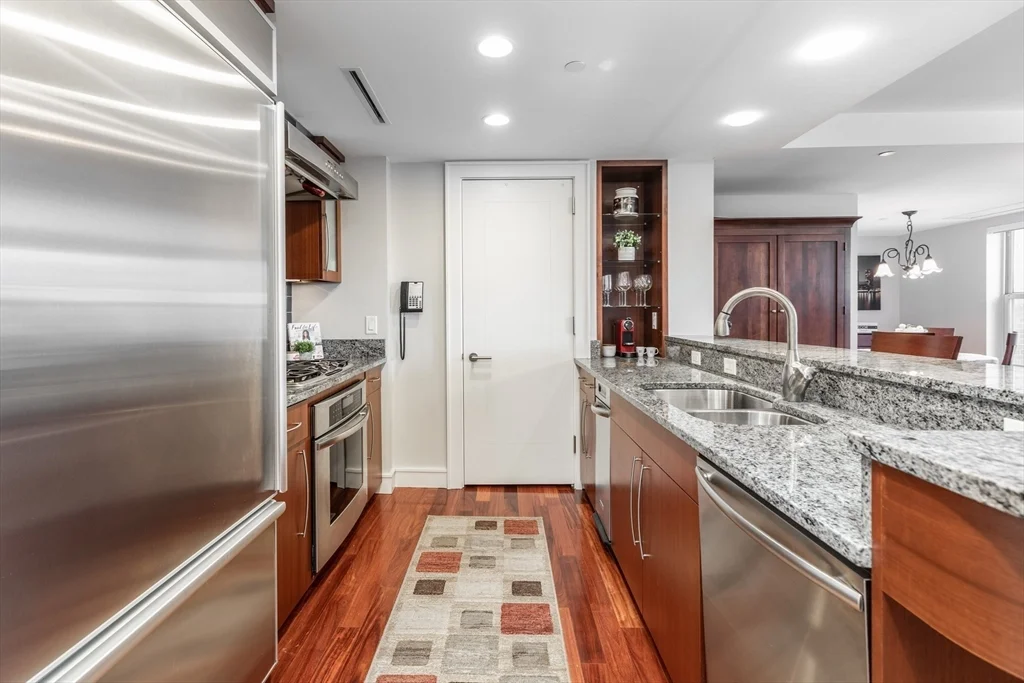1 bed, 2 bath apartment for rent at 4 Battery Wharf Unit 4301, North End — photo 4 of 25