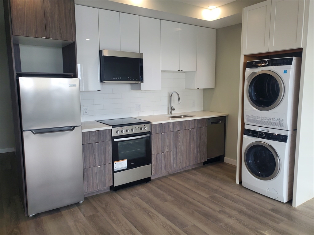 Studio bed, 1 bath apartment for rent at 4 Beale St Unit 3, Dorchester