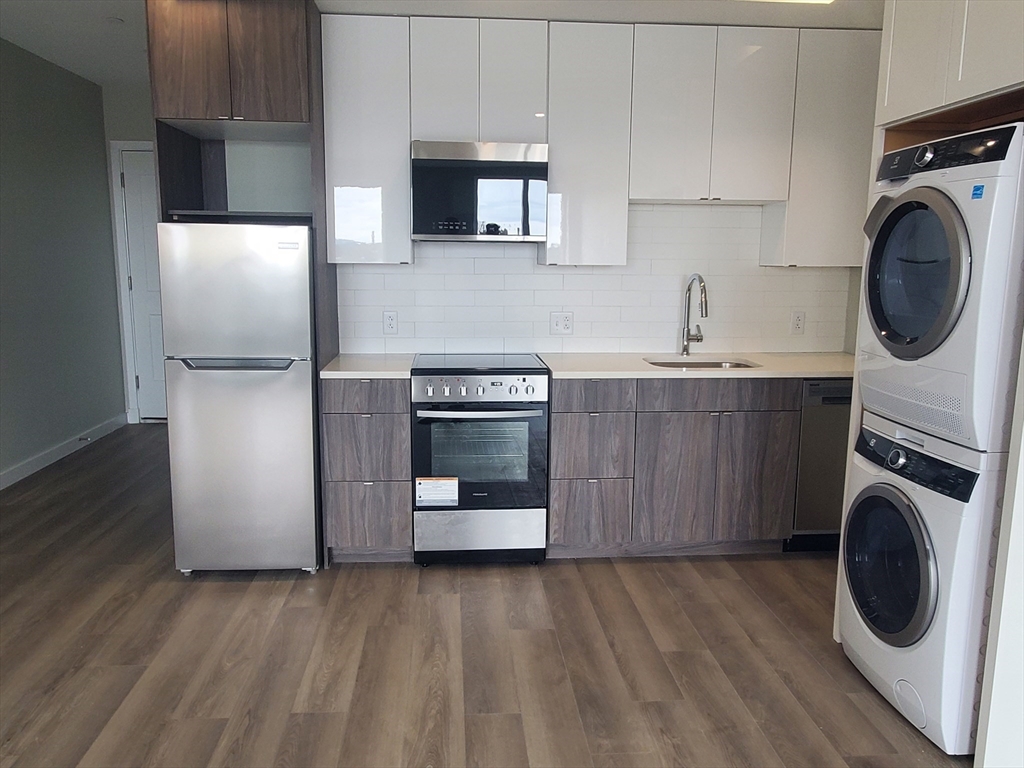 Studio bed, 1 bath apartment for rent at 4 Beale St Unit 3, Dorchester — photo 2 of 9