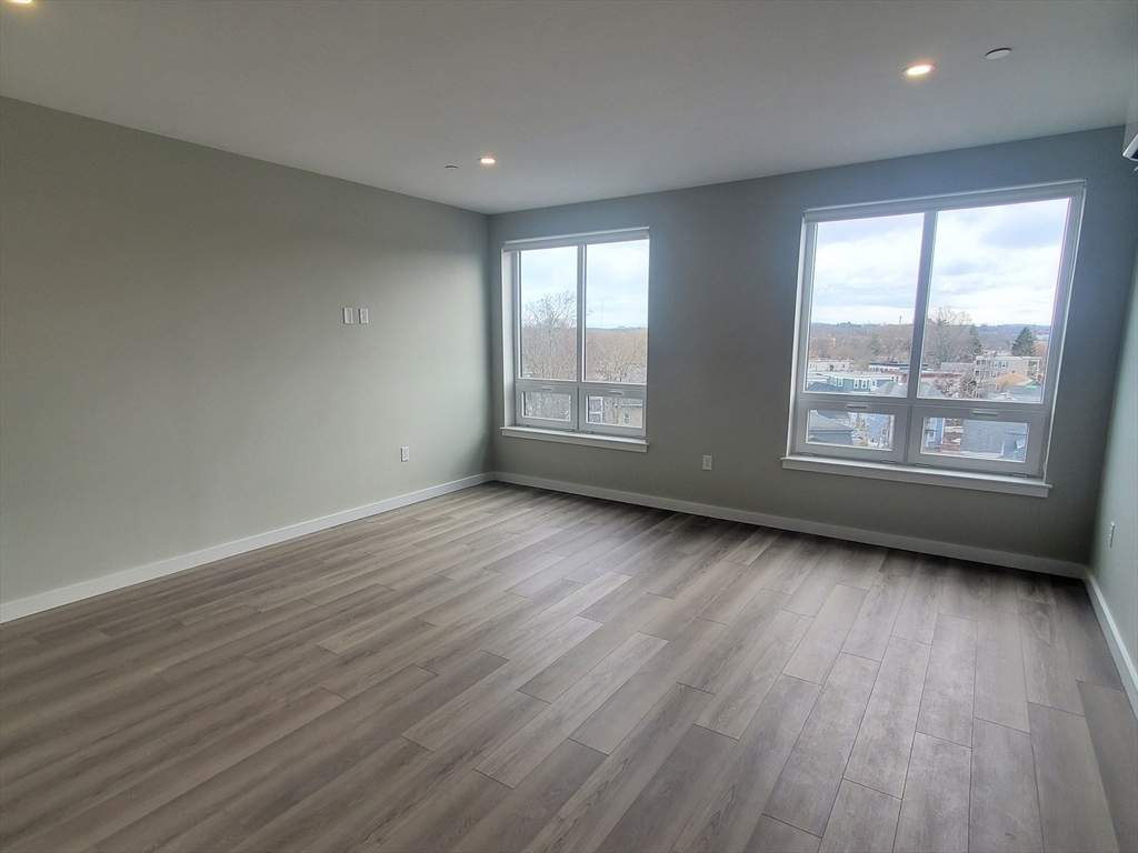 Studio bed, 1 bath apartment for rent at 4 Beale St Unit 3, Dorchester — photo 3 of 9