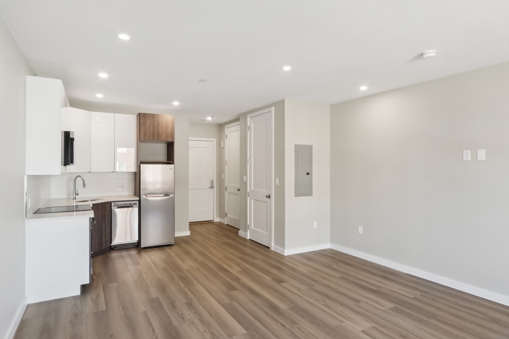 Studio bed, 1 bath apartment for rent at 4 Beale St Unit 305, Dorchester — photo 2 of 7